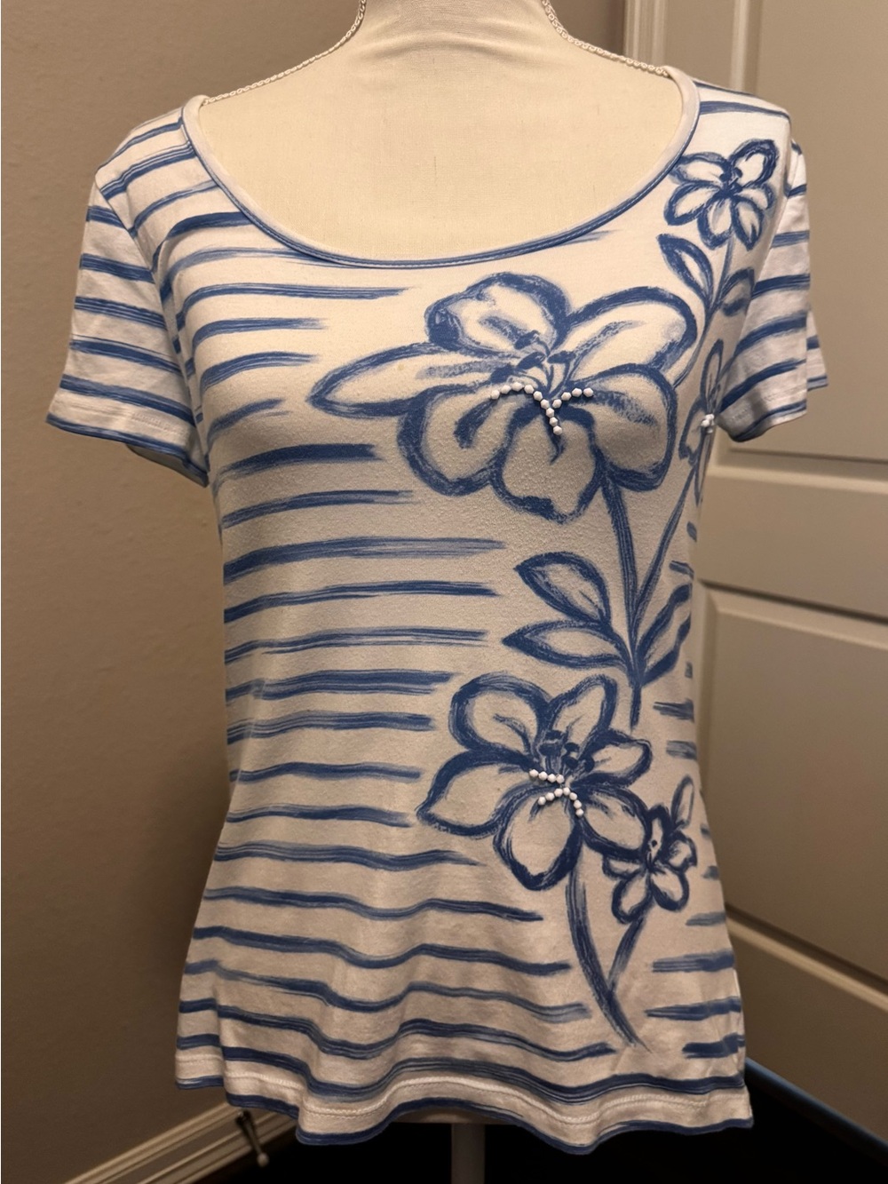 Jones New York Sport Women’s S Blue/White Striped Floral Beaded Scoop Neck Tee